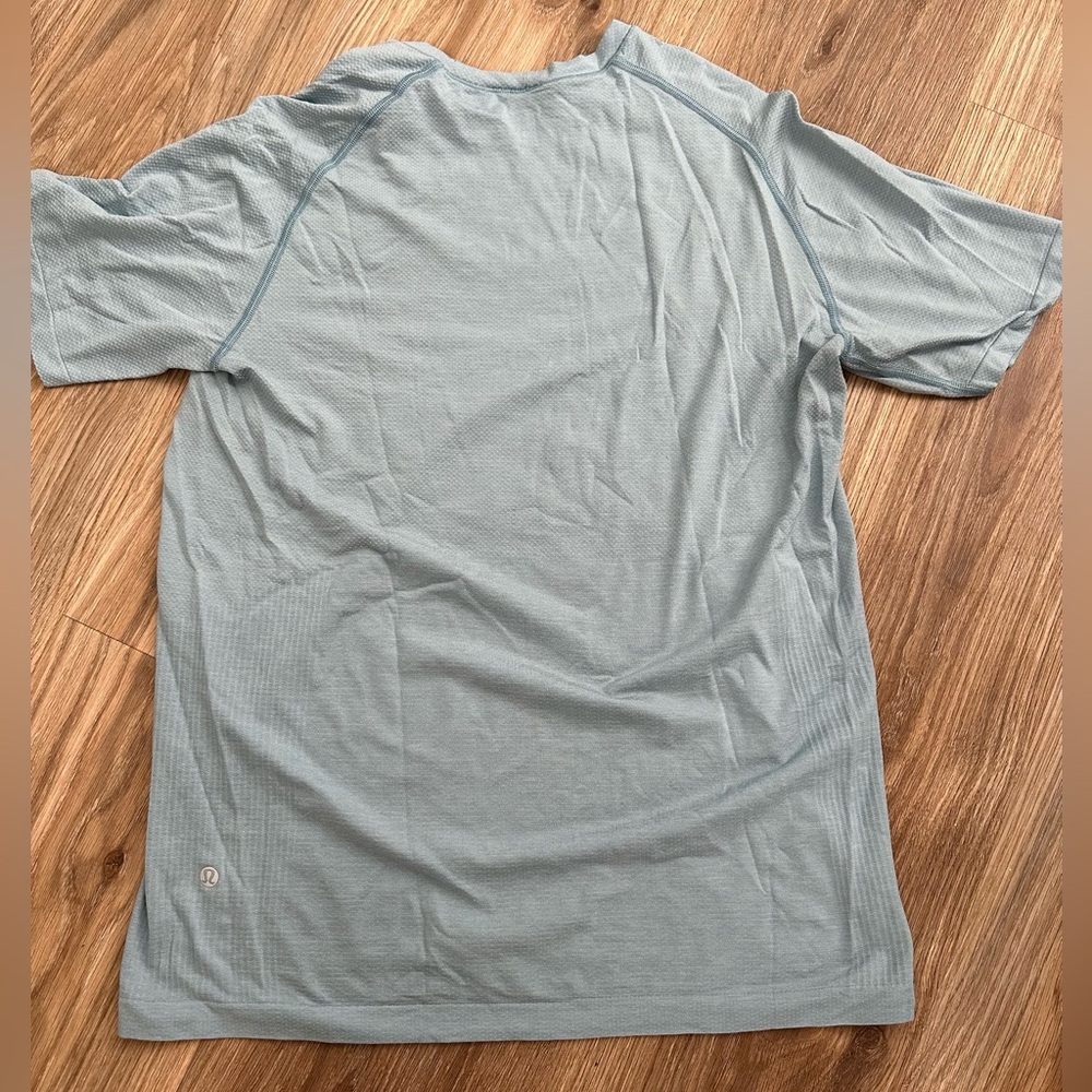 Men’s Lululemon Metal Vent Tech t-shirt. Size L